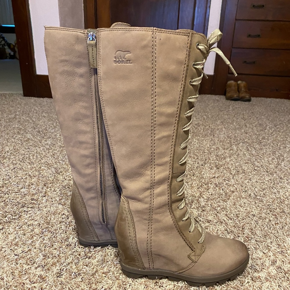 Women’s size 7 lace up Sorel wedge